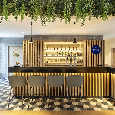 Express Paris - By Ihg